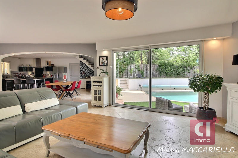 Maison - 175 m² - 6 pièces