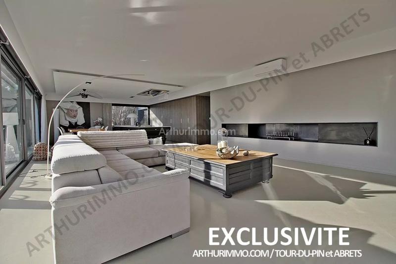 Maison - 222 m² - 6 pièces