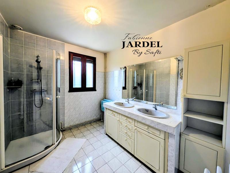 Maison - 143 m² - 7 pièces