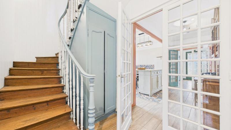 Maison - 256 m² - 9 pièces