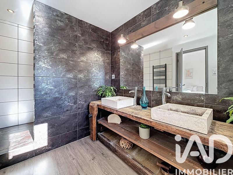 Maison - 180 m² - 9 pièces