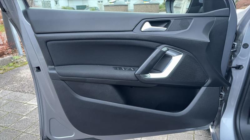 Peugeot 308 II 1.5 BlueHDi 130 Allure Pack - 5 places Entretien constructeur