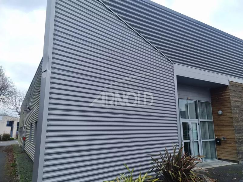 Entrepôt - 730 m² - 11 pièces