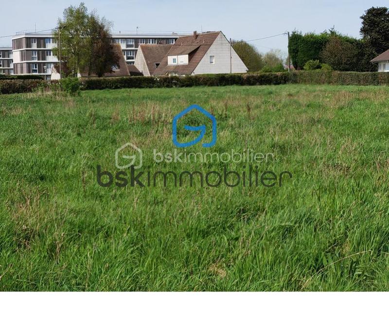 Terrain constructible - 1 104 m²