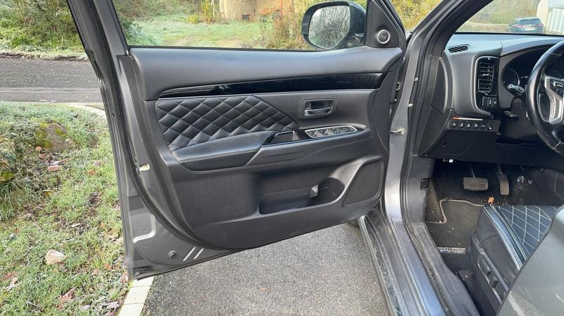 Mitsubishi Outlander 2.4 Mivec 224 Plug in Hybrid 4wd Bva Instyle - Toit ouvrant