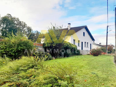 Maison - 209 m² - 9 pièces