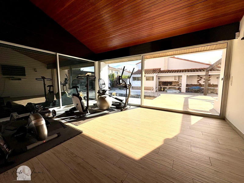 Villa - 300 m² - 7 pièces