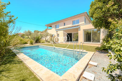 Maison - 142 m² - 5 pièces