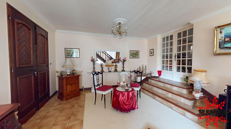 Maison - 220 m² - 5 pièces