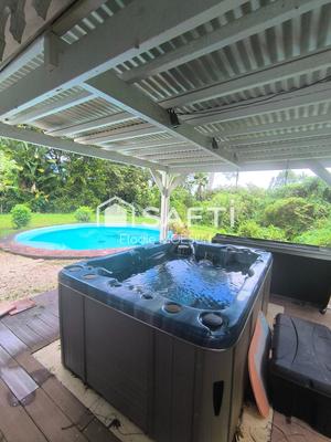 Maison - 180 m² - 7 pièces