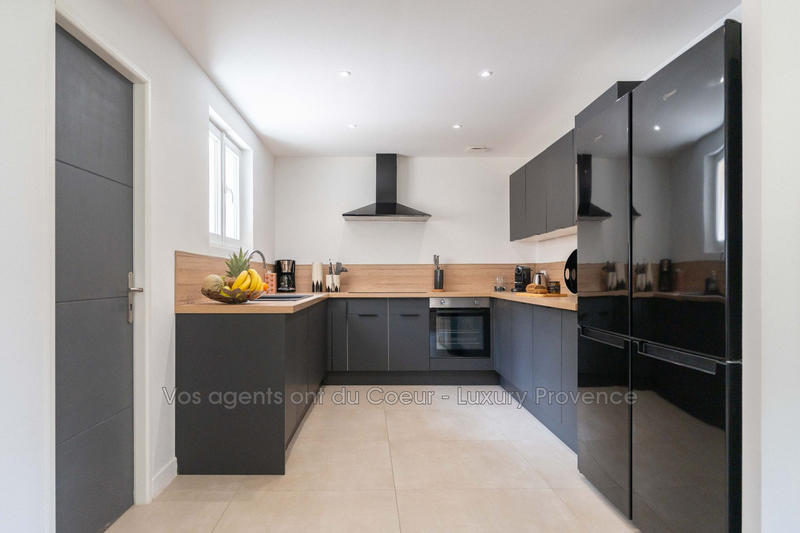 Propriété - 220 m² - 6 pièces