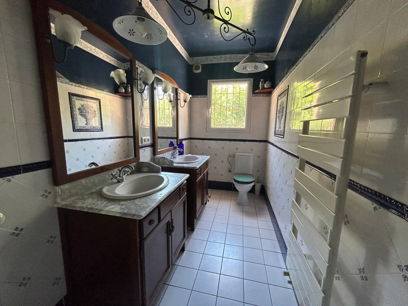 Maison - 535 m² - 13 pièces