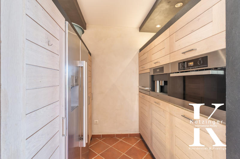 Villa - 256 m² - 6 pièces