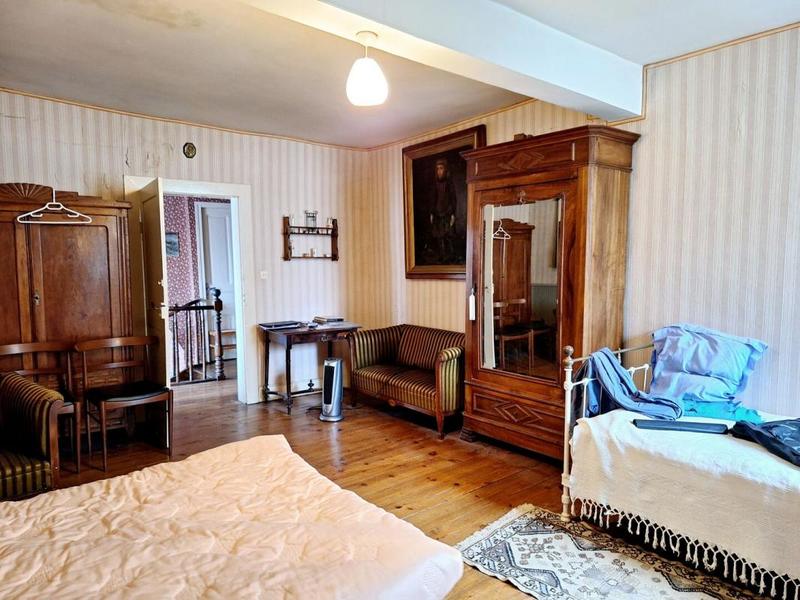 Maison de village - 310 m² - 12 pièces