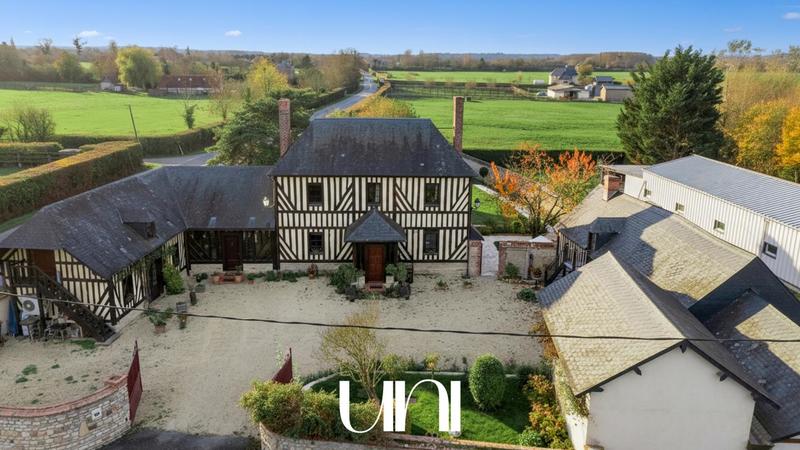 Maison - 220 m² - 8 pièces