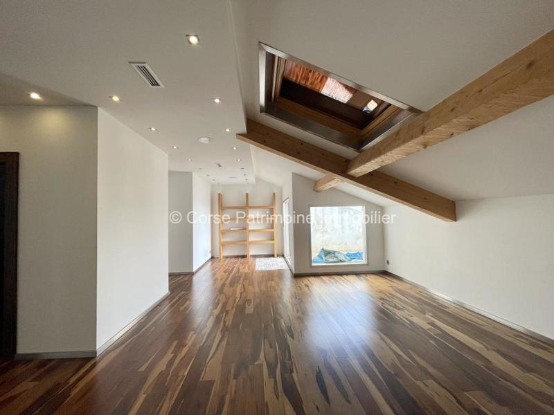 Appartement - 125 m² - 5 pièces