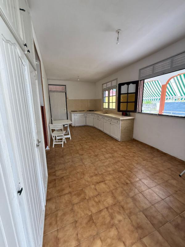 Maison - 236 m² - 7 pièces