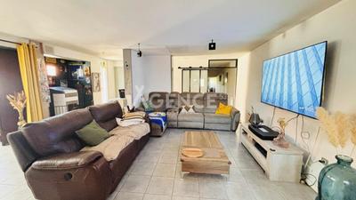 Maison - 237 m² - 6 pièces