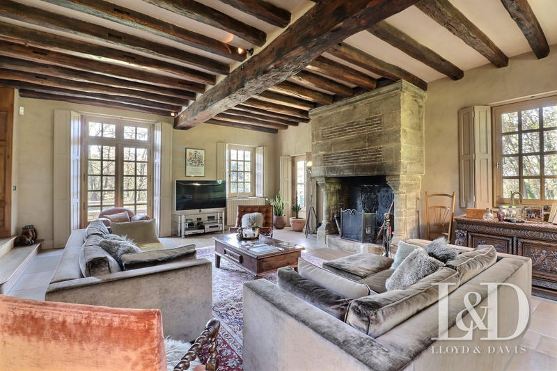 Maison - 303 m² - 10 pièces