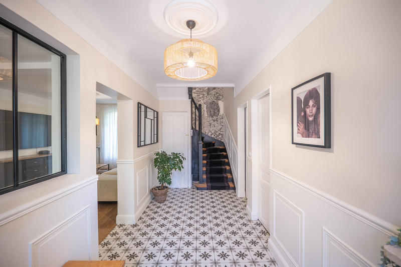 Maison - 220 m² - 6 pièces