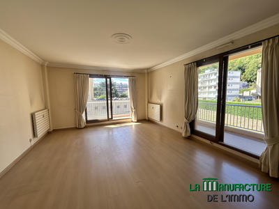 Appartement - 151 m² - 6 pièces