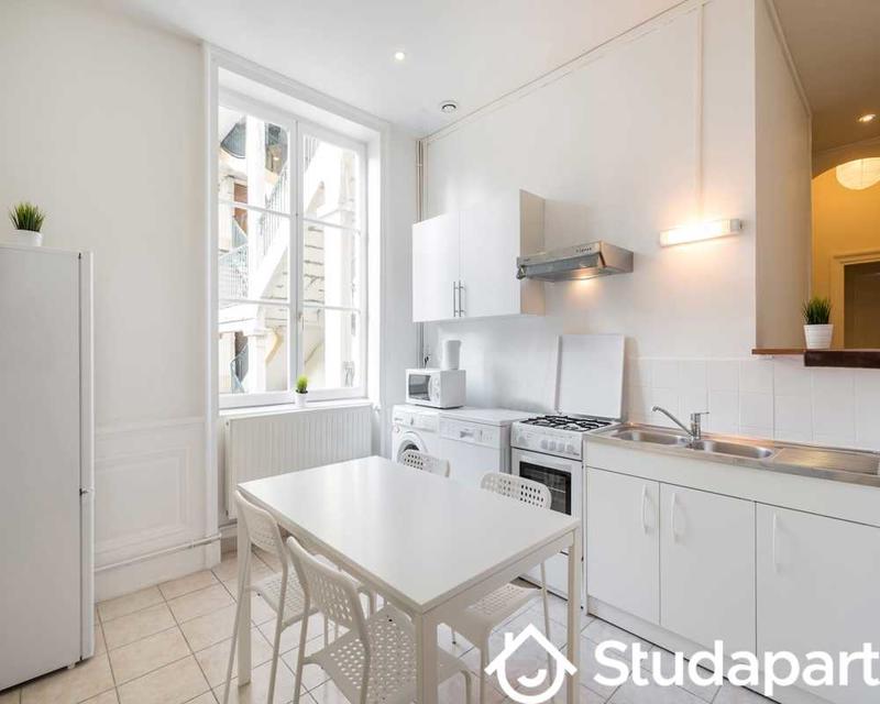 Chambre - 90 m² - 1 pièce