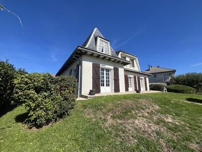 Maison - 177 m² - 6 pièces