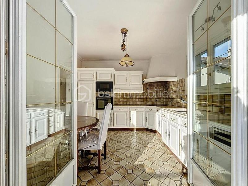 Maison traditionnelle - 195 m² - 6 pièces