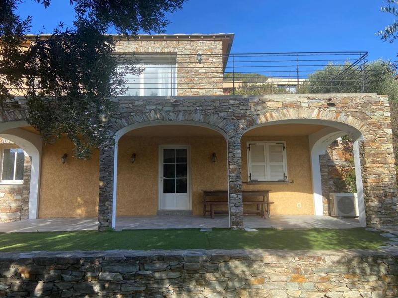 Villa - 200 m² - 8 pièces