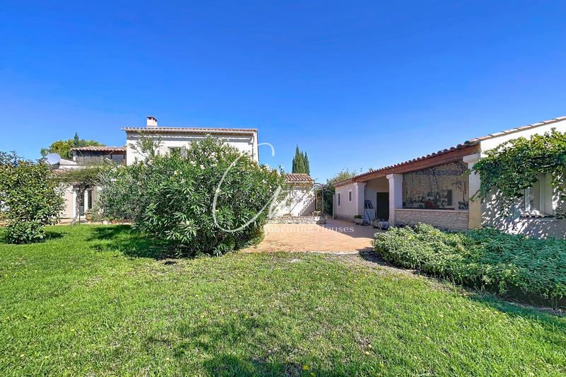 Maison - 230 m² - 7 pièces