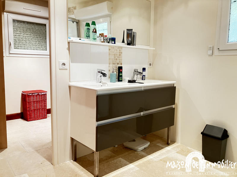 Maison - 253 m² - 7 pièces