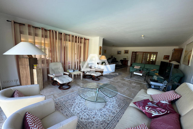 Maison - 225 m² - 6 pièces