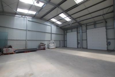 Local artisanal - 200 m² - 3 pièces