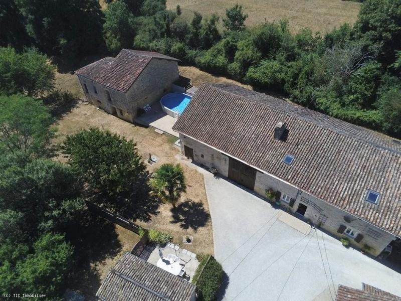 Maison - 240 m² - 9 pièces