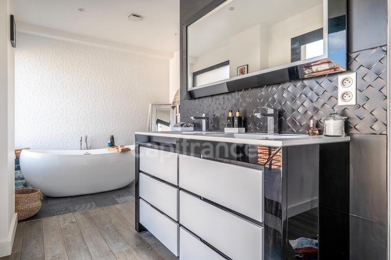 Maison - 215 m² - 6 pièces