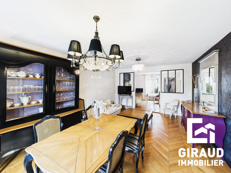 Maison - 208 m² - 7 pièces