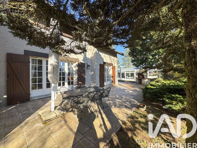 Maison - 240 m² - 7 pièces