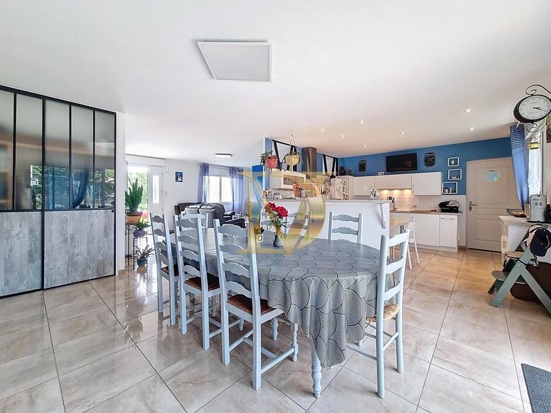 Maison - 230 m² - 8 pièces