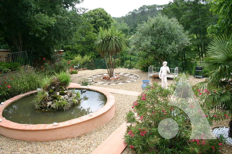 Maison - 273 m² - 9 pièces