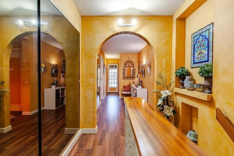 Maison - 230 m² - 9 pièces