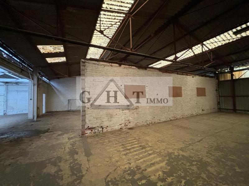 Entrepôt - 1 075 m²