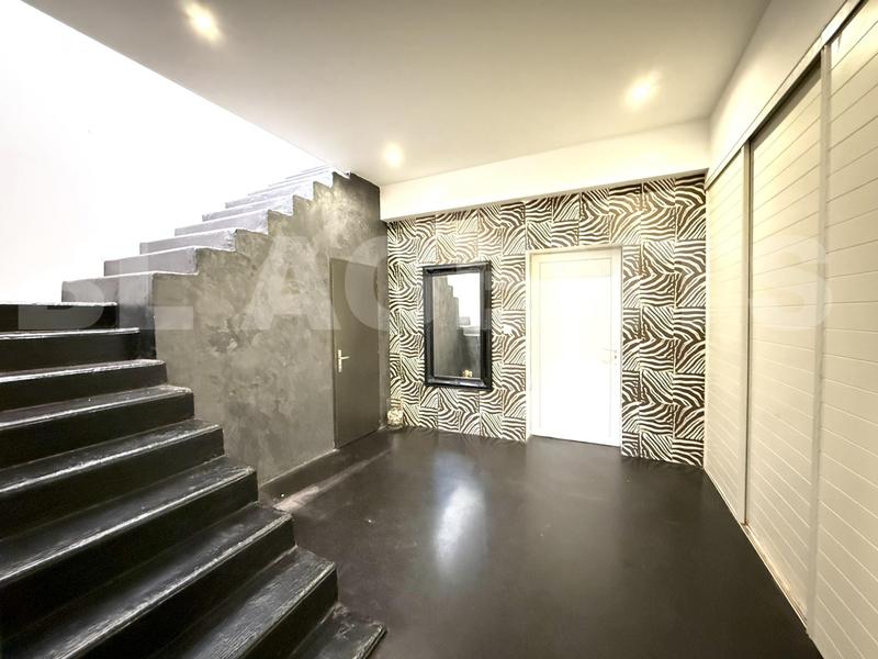 Maison - 215 m² - 6 pièces