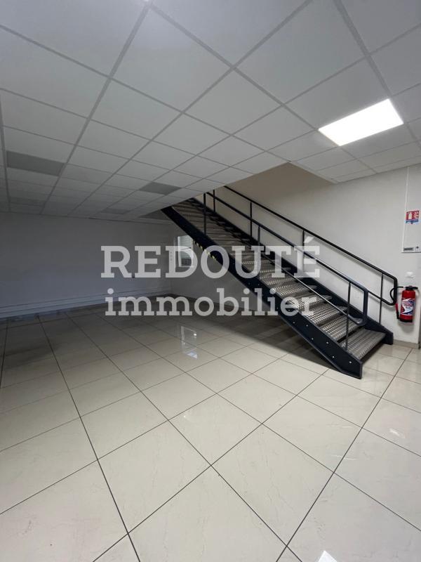 Entrepôt - 1 300 m² - 6 pièces