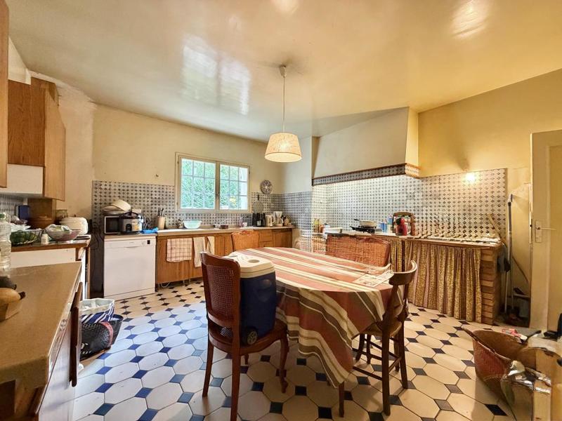 Maison - 235 m² - 6 pièces