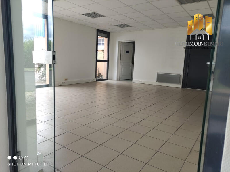 Local commercial - 73 m² - 2 pièces