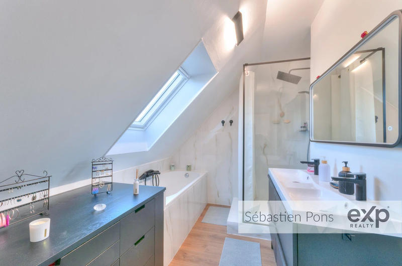 Maison - 177 m² - 7 pièces