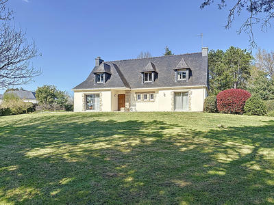 Maison - 250 m² - 8 pièces