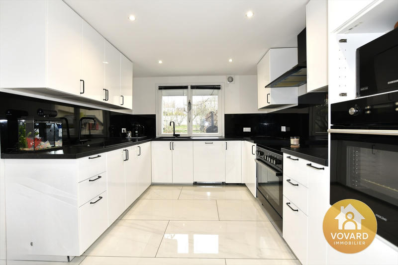 Maison - 156 m² - 9 pièces