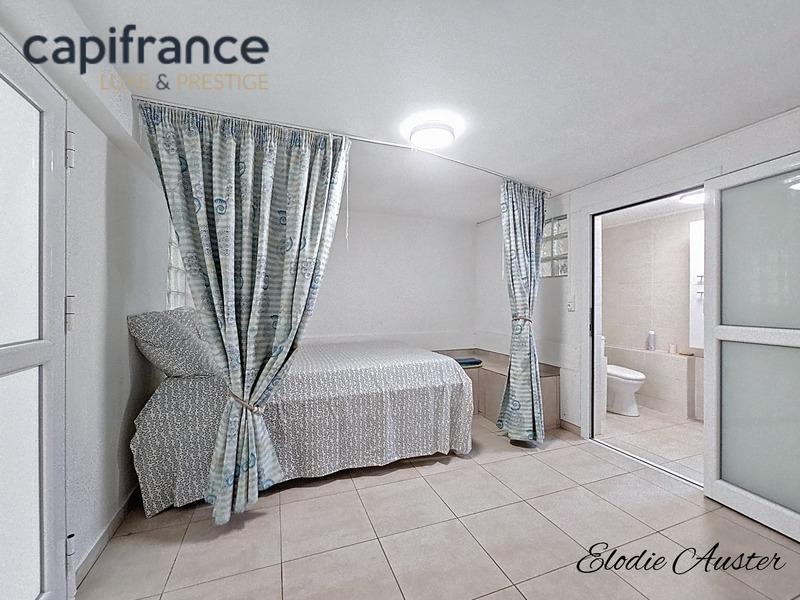 Villa - 197 m² - 9 pièces