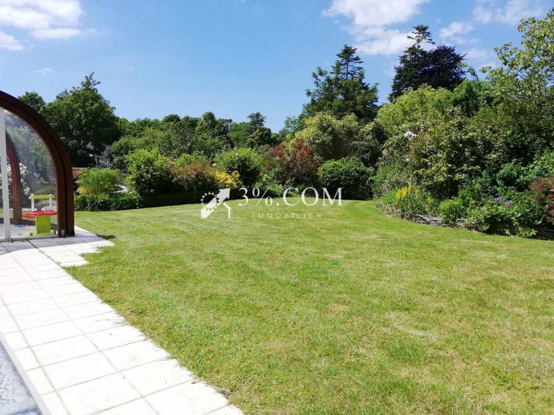 Pavillon - 215 m² - 6 pièces